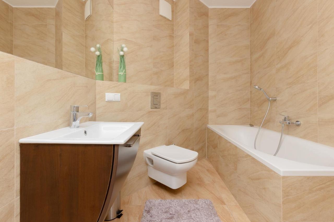 Warsaw Slominskiego Apartment By Noclegi Renters Exteriör bild